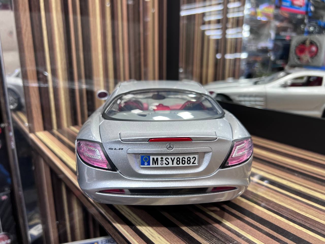 1/18 Mercedes-Benz SLR McLaren Silver Miniature car by MotorMax