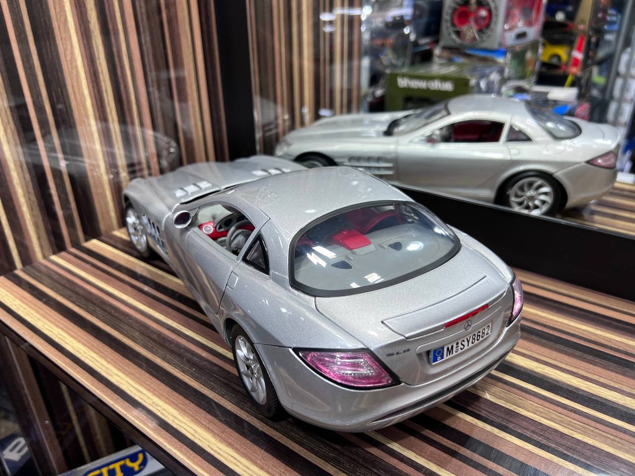 1/18 Mercedes-Benz SLR McLaren Silver Miniature car by MotorMax