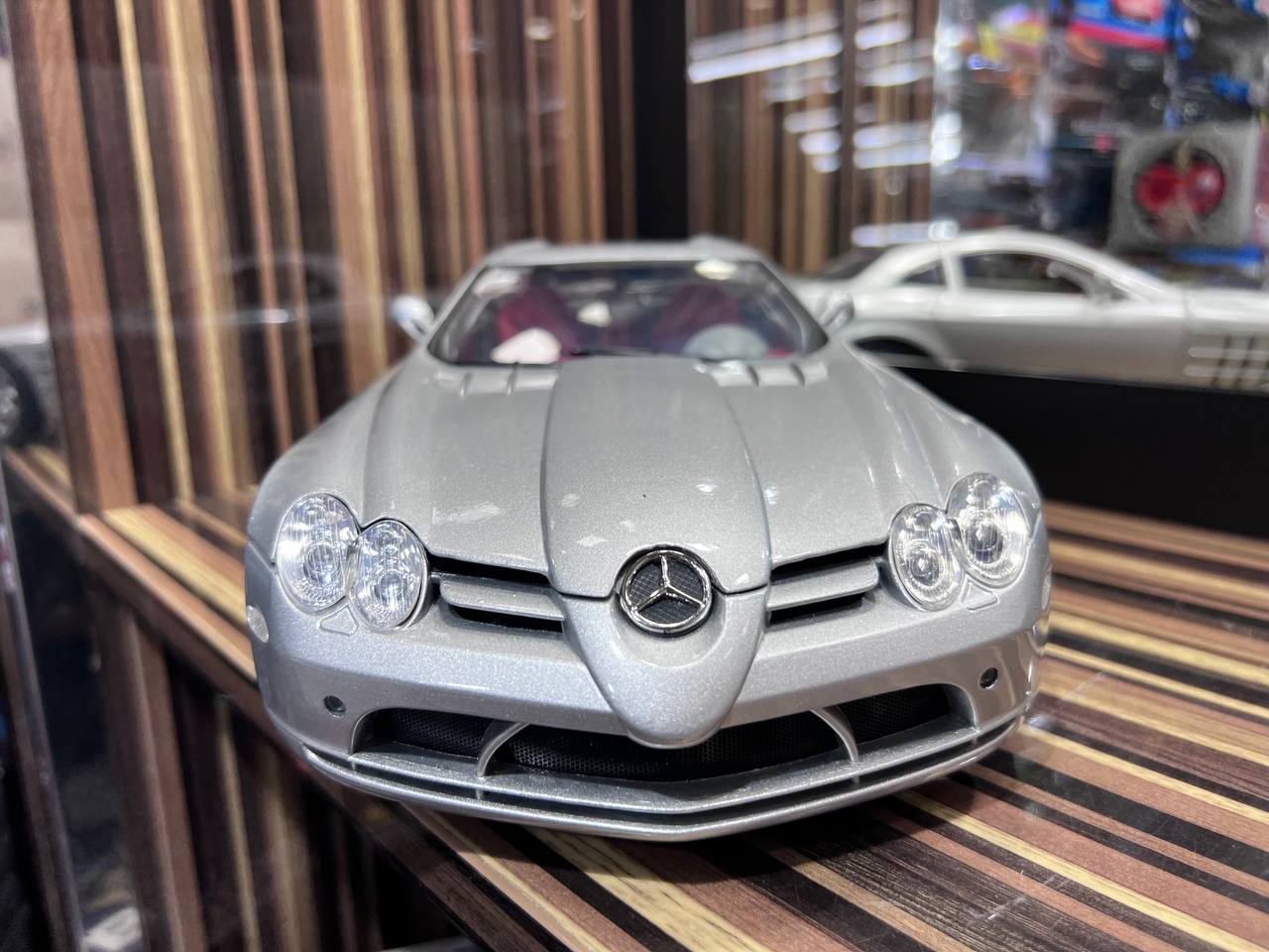 1/18 Mercedes-Benz SLR McLaren Silver Miniature car by MotorMax