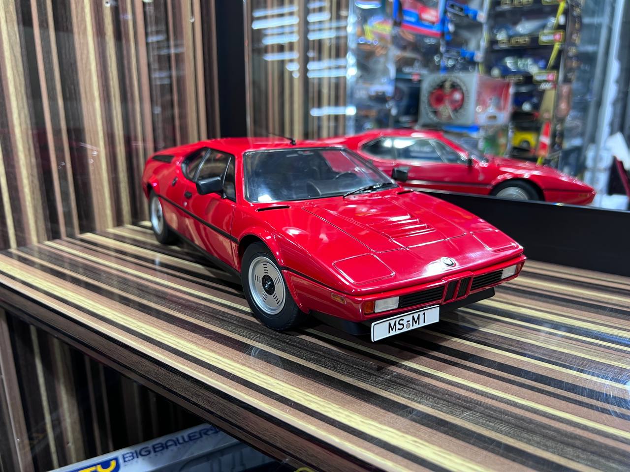 BMW M1 1978 - 1/43 Voiture IXO Supercars Edition Italienne S75 - Collection BMW M1 1978 - 1/43 Voiture IXO Supercars Edition Italienne S75 - Collection