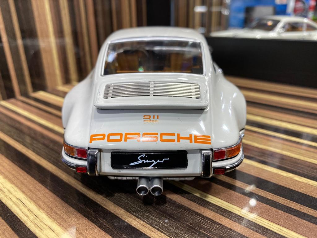 1/18 Deicast Miniature Delicate Model Porsche 911 Singer White model car