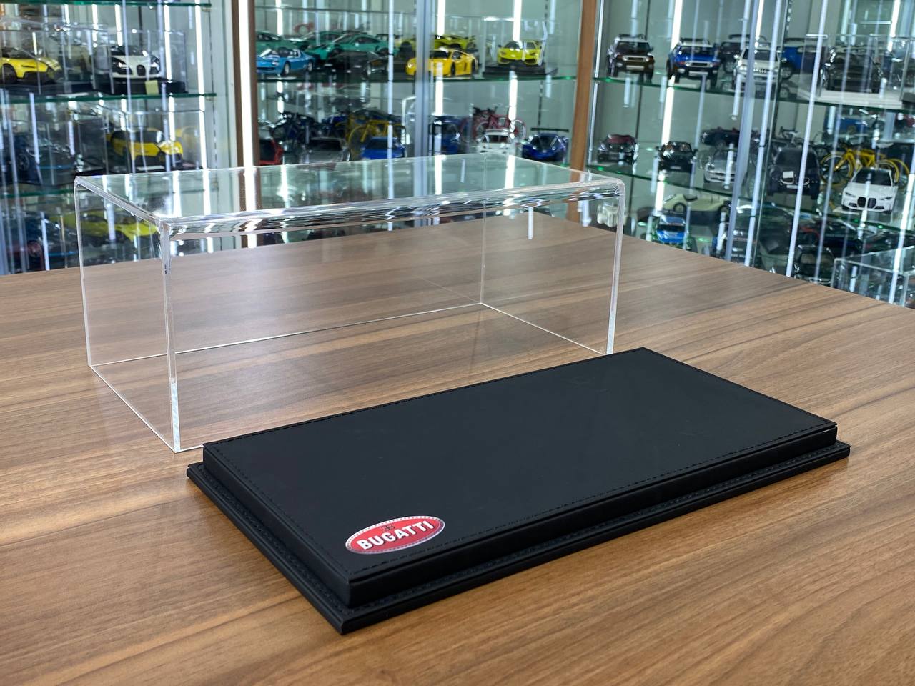 1:18 Acrylic Display Case – Black Leather Base with Bugatti Logo Print