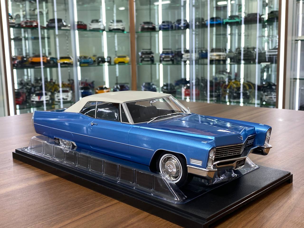 1/18 Diecast Metal Cadillac DeVille 1967 by KKScale in Blue