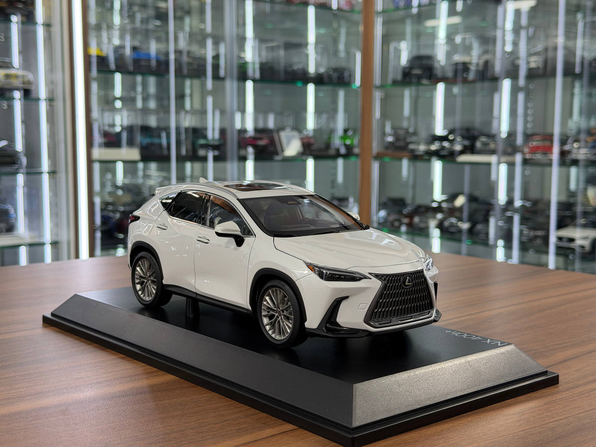 1:18 Lexus Dealer Edition Lexus NX 400h+ White Full Opening Diecast Scale Model