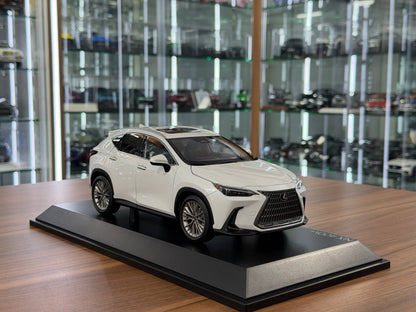 1:18 Lexus Dealer Edition Lexus NX 400h+ White Full Opening Diecast Scale Model