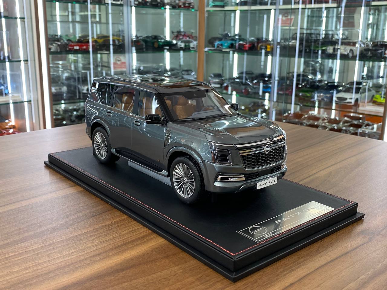 1/18 Resin Diamand Nissan Patrol Y63  Platinum – Grey – Limited Edition 50 pcs