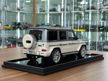  Mercedes-Benz AMG G 63 UAE Golden Jubilee Edition resin model car – Motor Helix 1:18 White Silver special number 01 of 99 Dubai edition