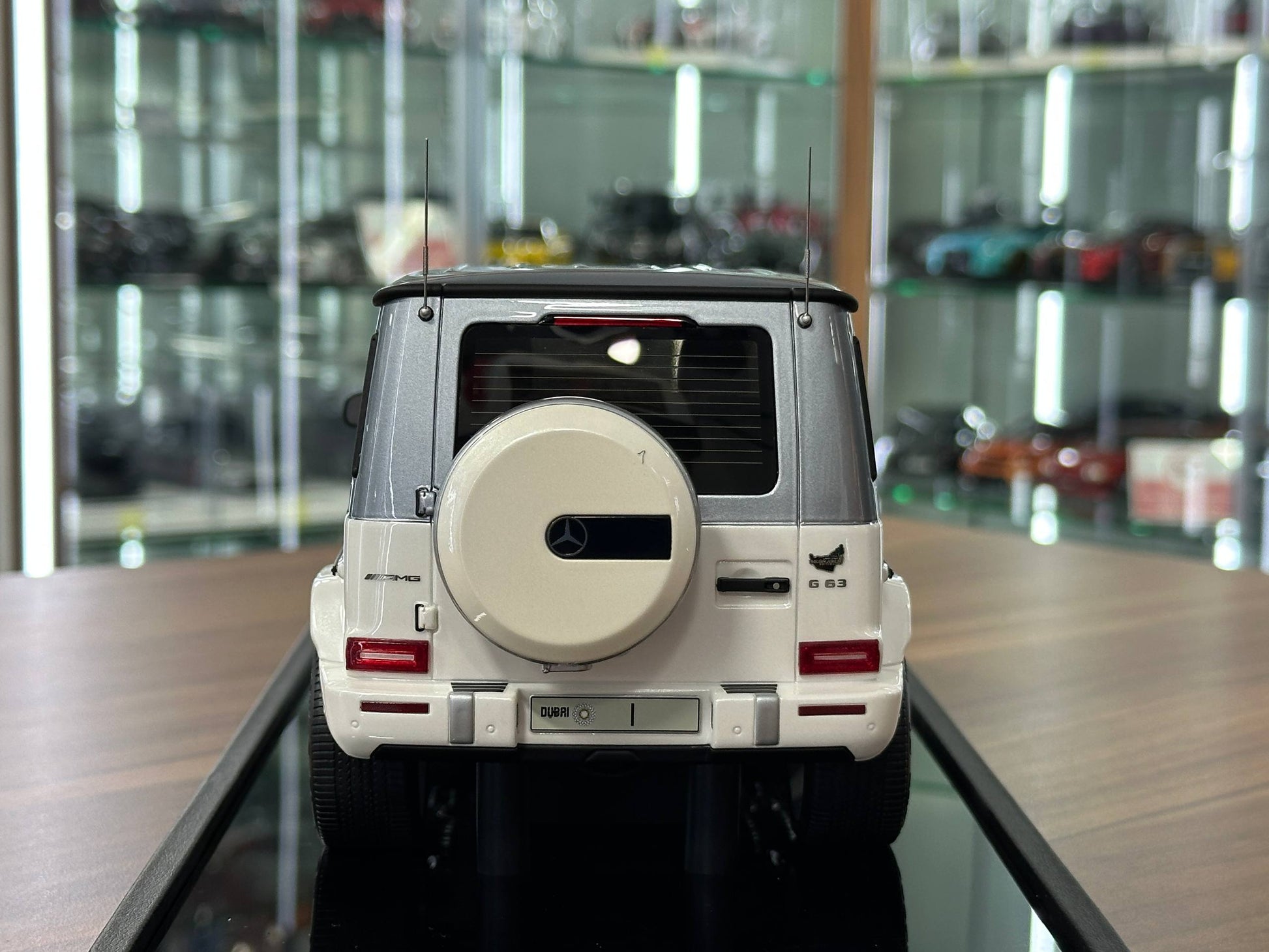 Mercedes-Benz AMG G 63 UAE Golden Jubilee Edition resin model car – Motor Helix 1:18 White Silver special number 01 of 99 Dubai edition