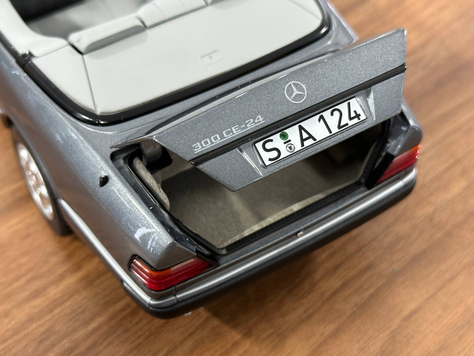 1/18 Diecast Mercedes-Benz 300 CE-24 Cabriolet (W124, 1991–1993) – Norev Dealer Edition (Pearl Grey)