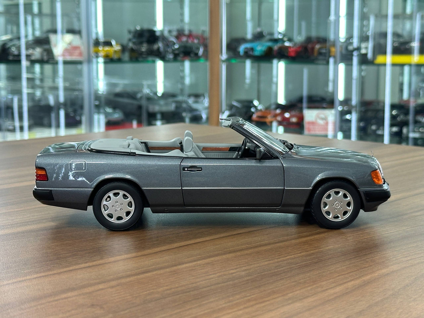 1/18 Diecast Mercedes-Benz 300 CE-24 Cabriolet (W124, 1991–1993) – Norev Dealer Edition (Pearl Grey)