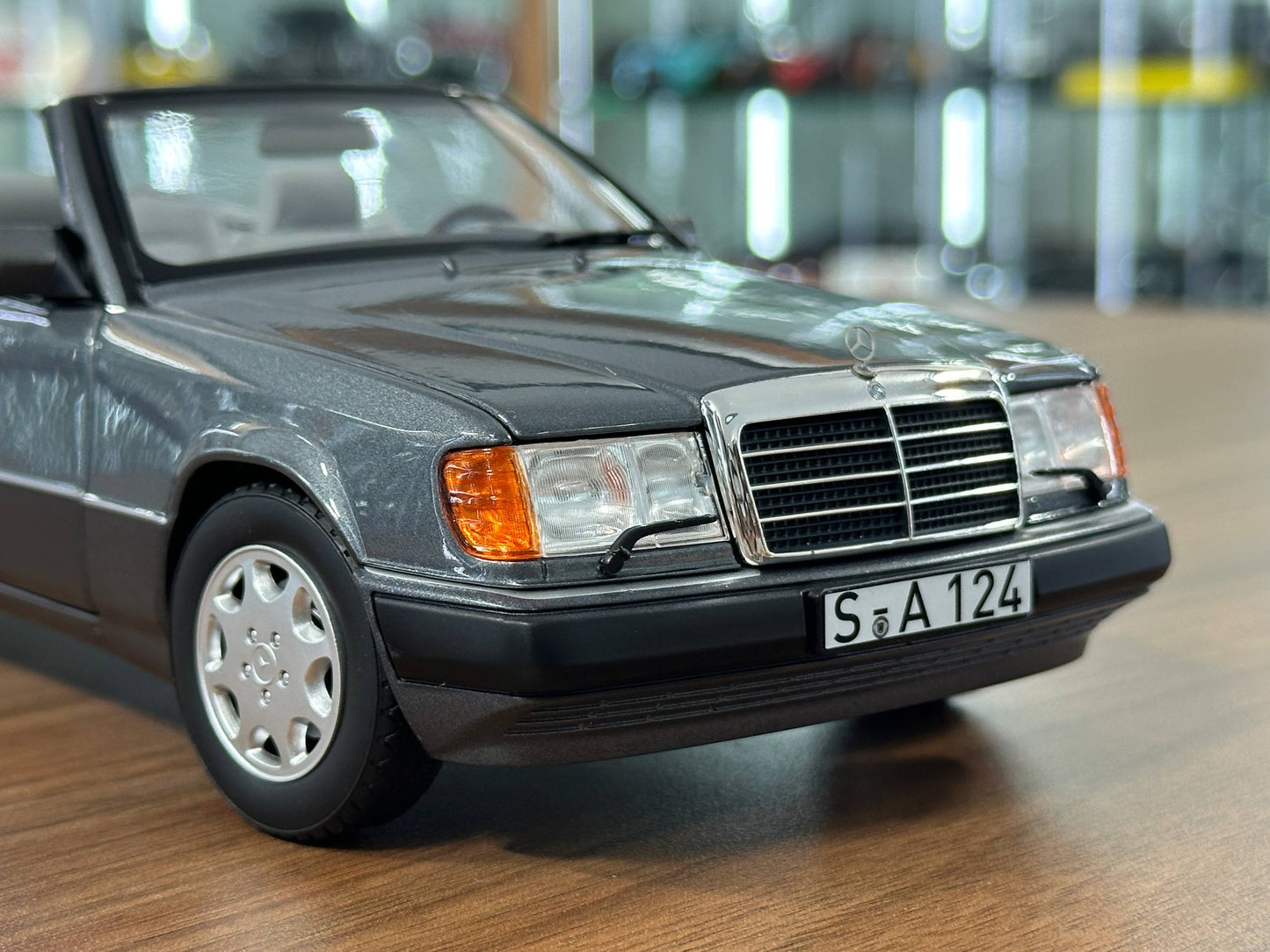 1/18 Diecast Mercedes-Benz 300 CE-24 Cabriolet (W124, 1991–1993) – Norev Dealer Edition (Pearl Grey)