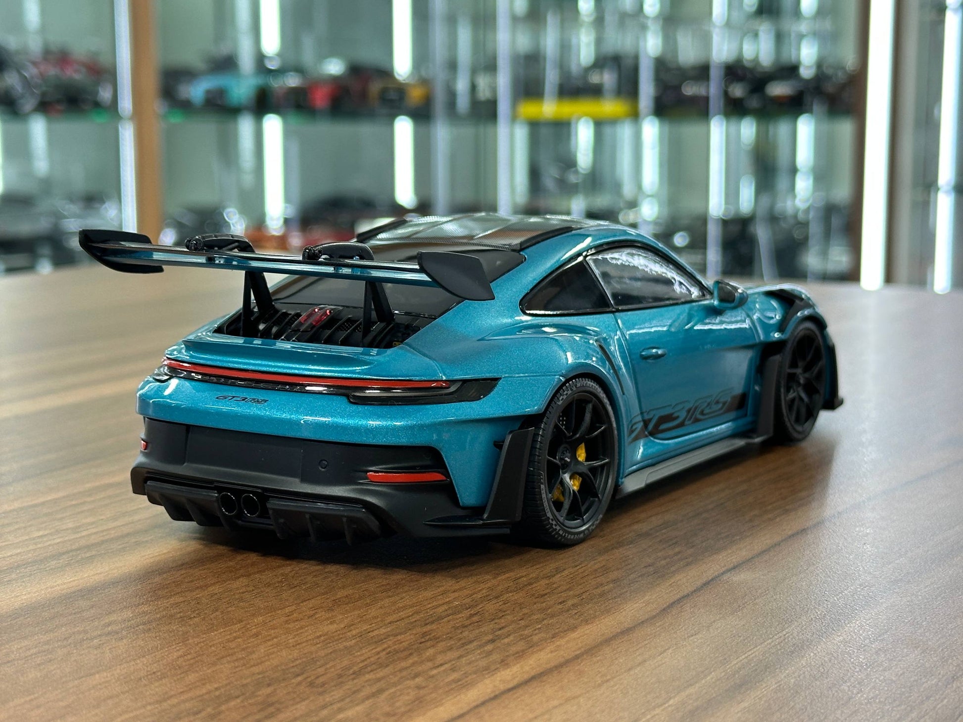 1/18 Diecast Porsche 911 GT3 RS (992, 2025) – Minichamps Dealer Edition (Ipanema Blue Metallic)