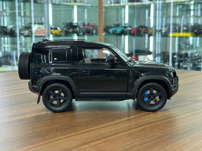 1/18 Diecast Land Rover Defender 90 (2020) – Almost Real (Santorini Black) - Dubai