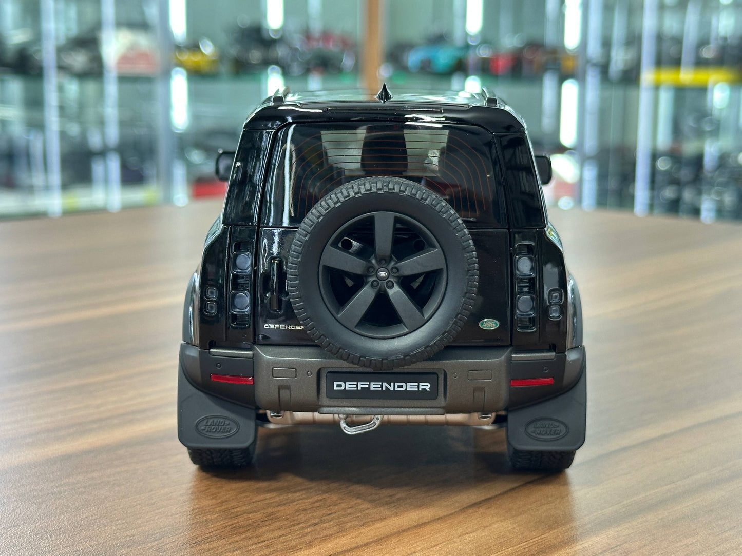 1/18 Diecast Land Rover Defender 90 (2020) – Almost Real (Santorini Black) - Dubai
