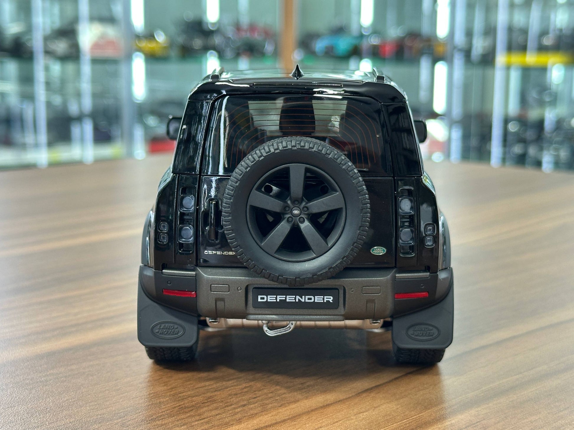 1/18 Diecast Land Rover Defender 90 (2020) – Almost Real (Santorini Black) - Dubai