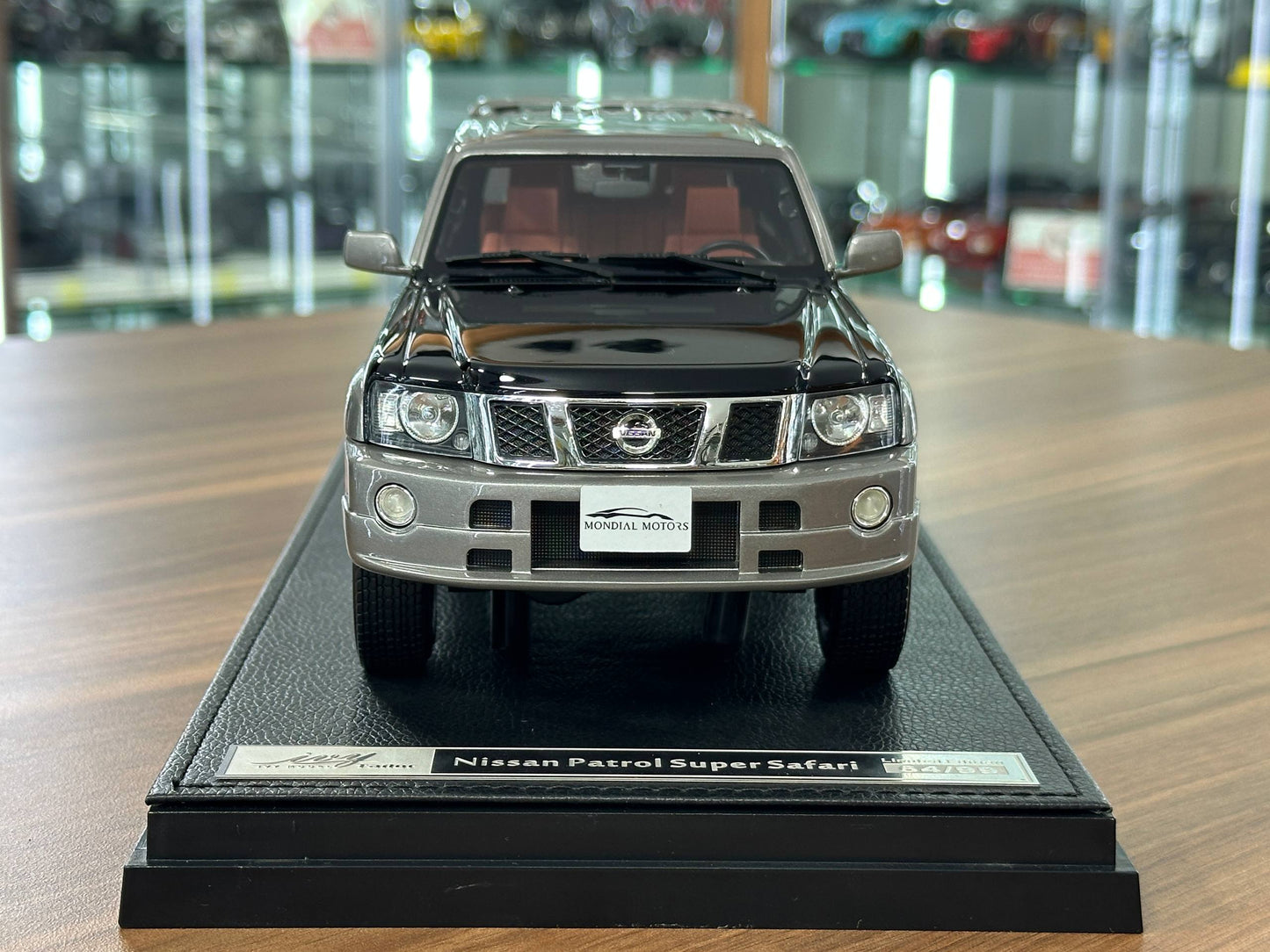 Ivy Model 1/18 Nissan Patrol Super Safari Y61 – Black, Limited Edition