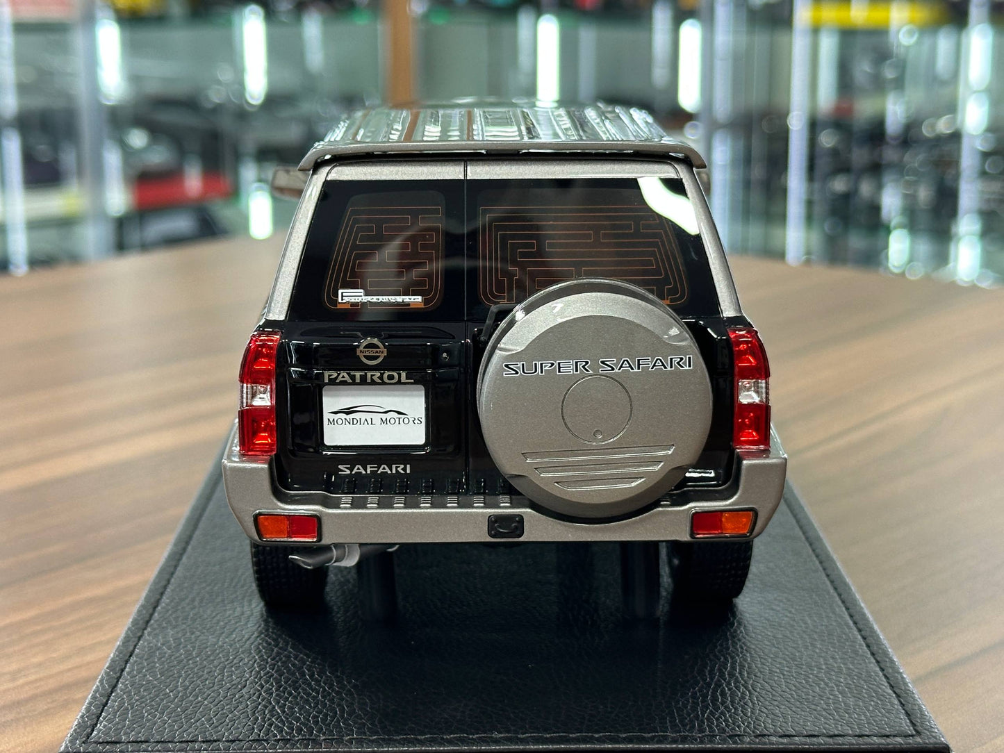 Ivy Model 1/18 Nissan Patrol Super Safari Y61 – Black, Limited Edition