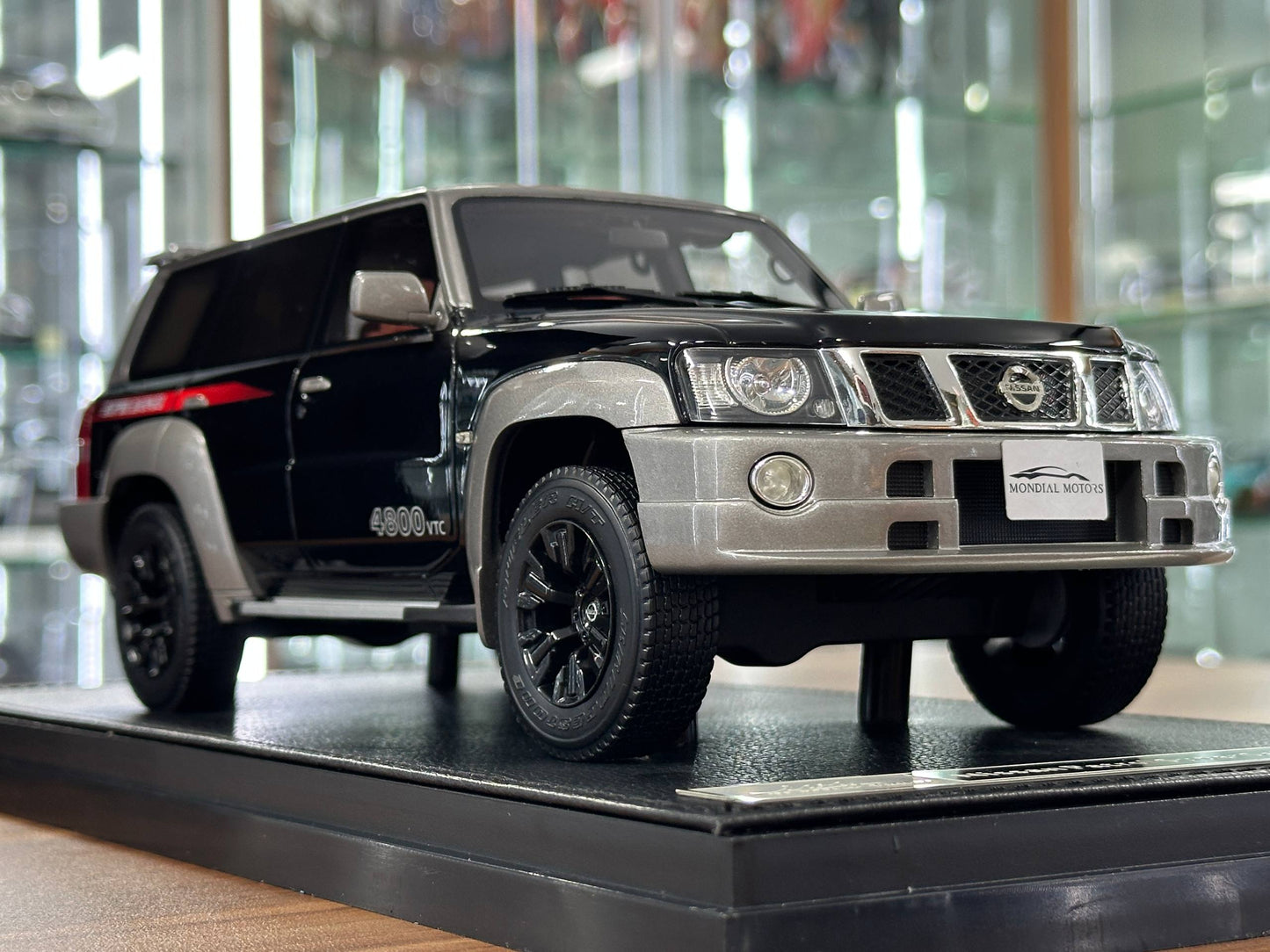Ivy Model 1/18 Nissan Patrol Super Safari Y61 – Black, Limited Edition