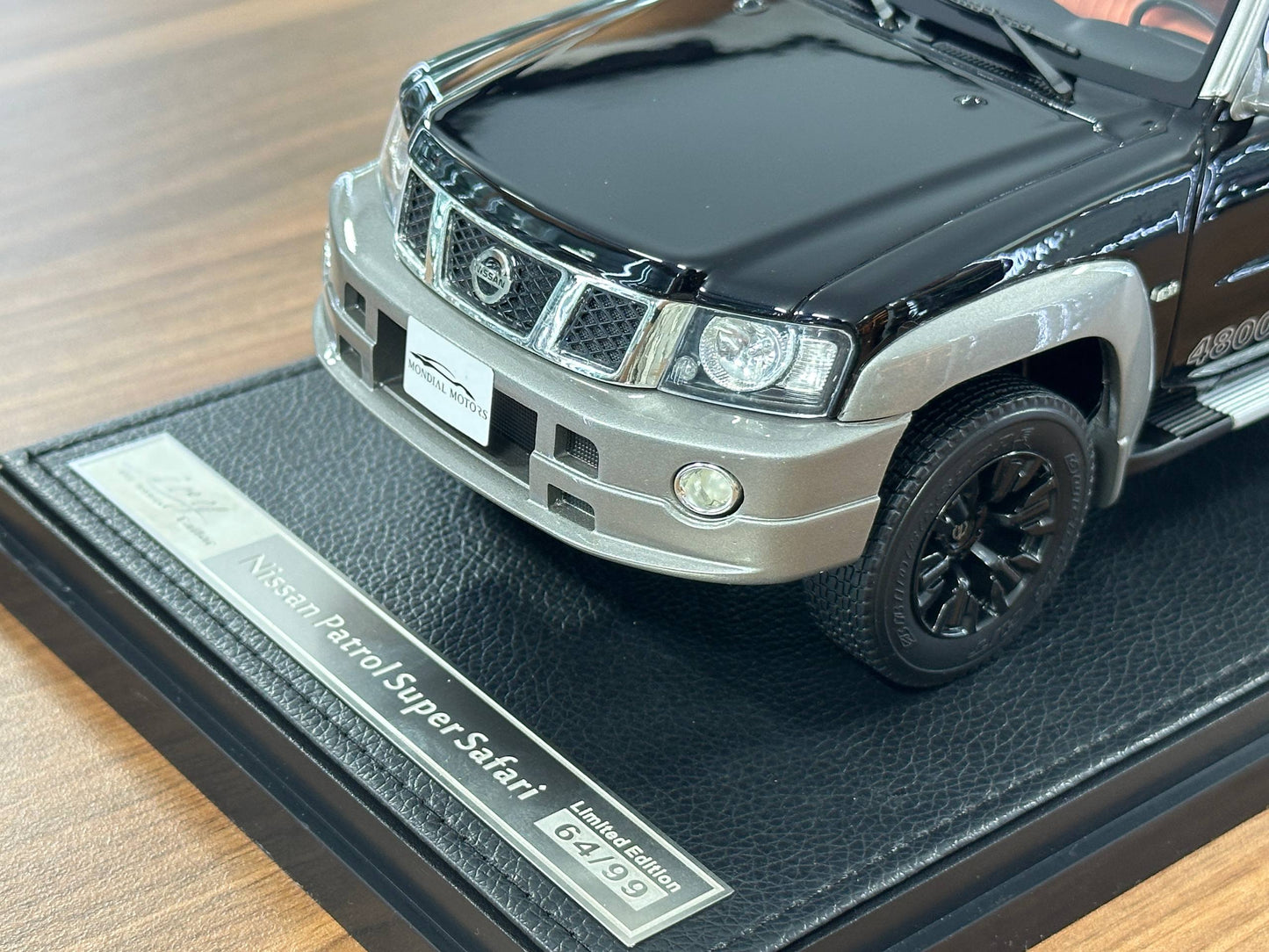 Ivy Model 1/18 Nissan Patrol Super Safari Y61 – Black, Limited Edition
