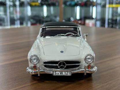 Mercedes-Benz 190 SL Cabriolet (W121, 1955–1963) diecast model car – Norev Dealer Edition 1:18 Pearl White full opening Dubai edition