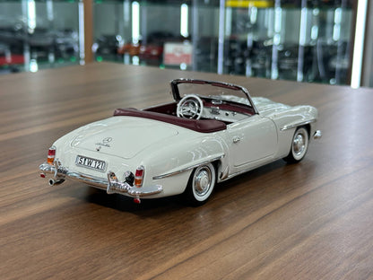 Mercedes-Benz 190 SL Cabriolet (W121, 1955–1963) diecast model car – Norev Dealer Edition 1:18 Pearl White full opening Dubai edition