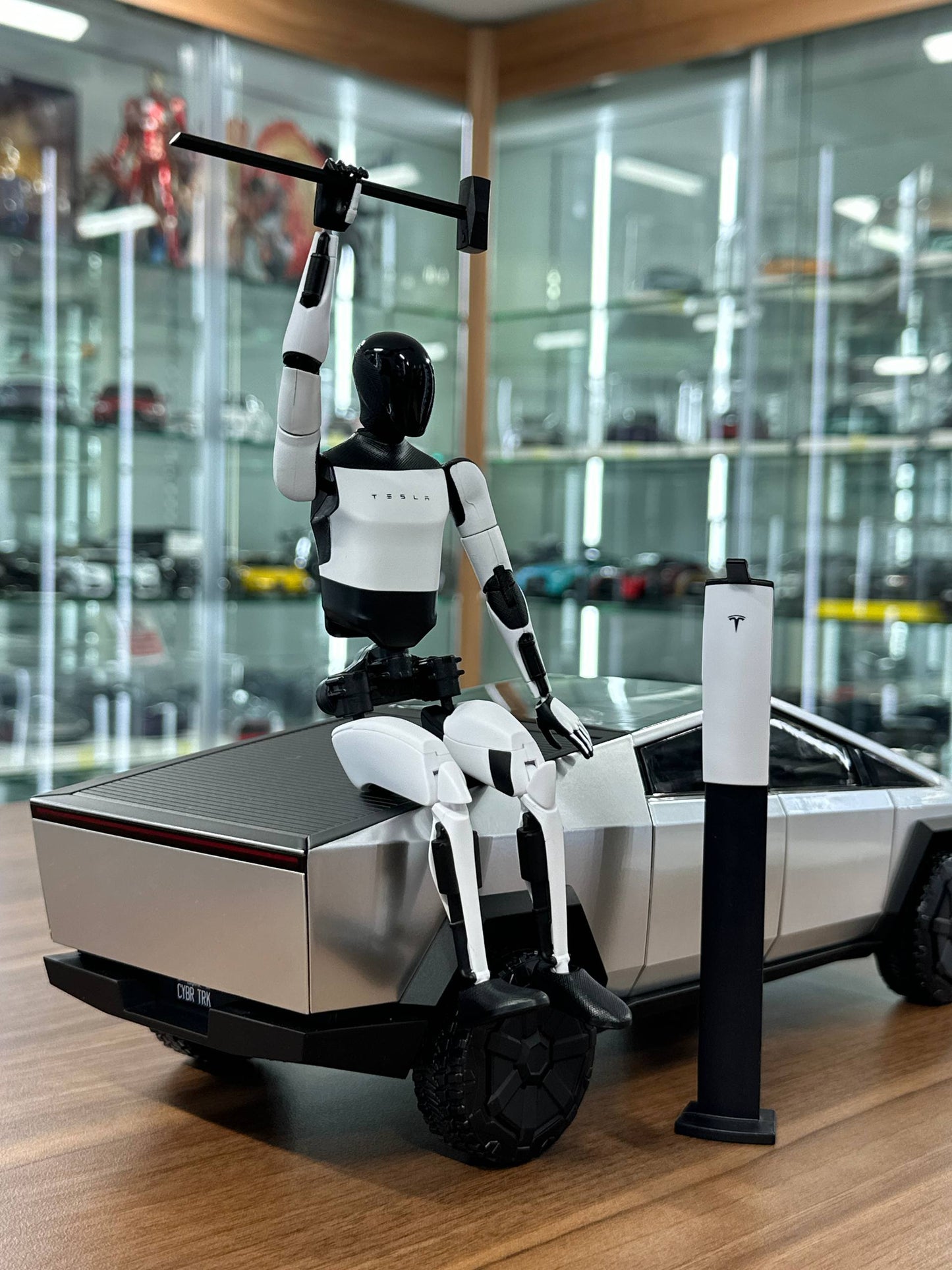 Tesla Bot Action Figure (White, 18 cm)