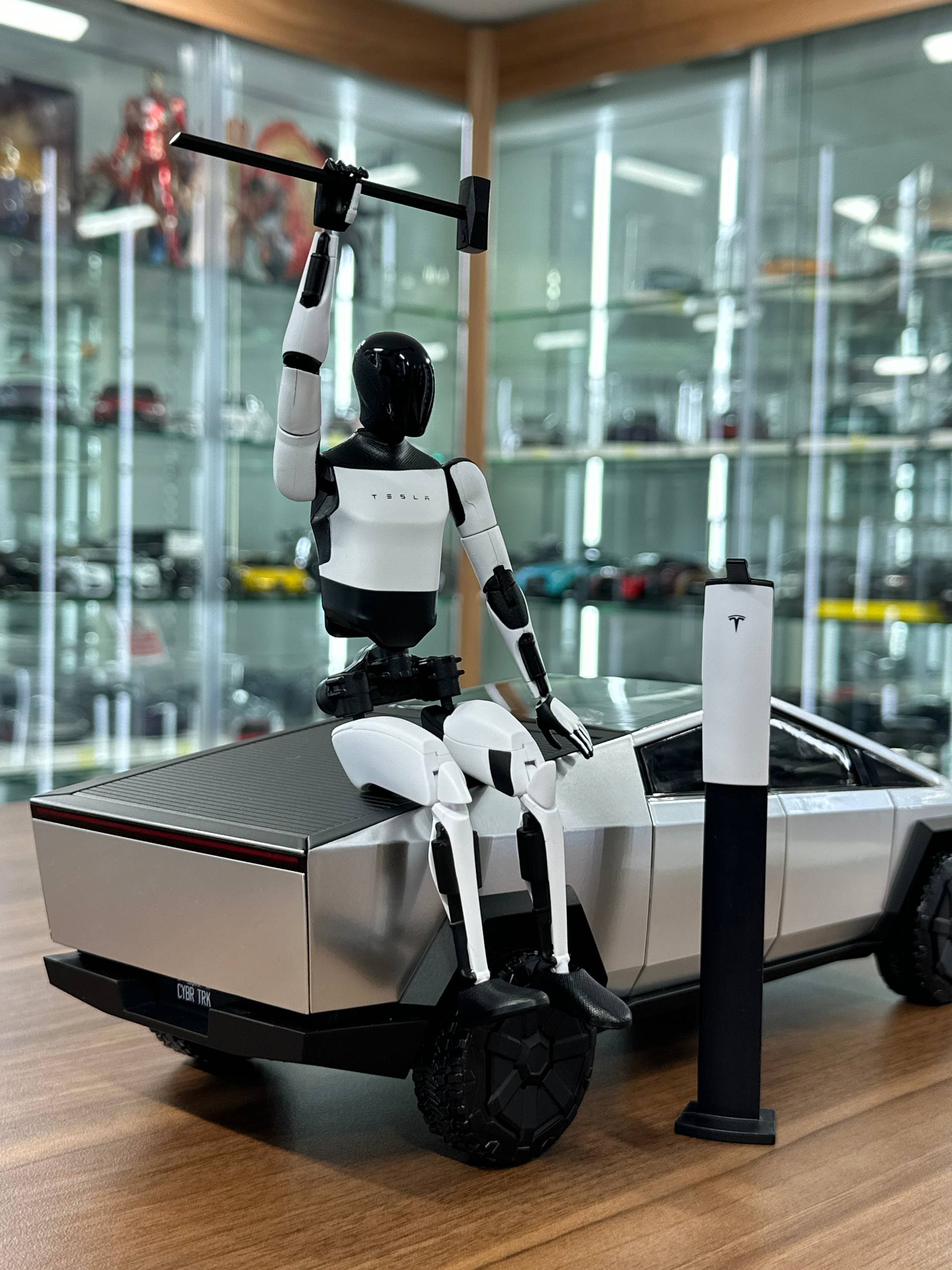 Tesla Bot Action Figure (White, 18 cm)