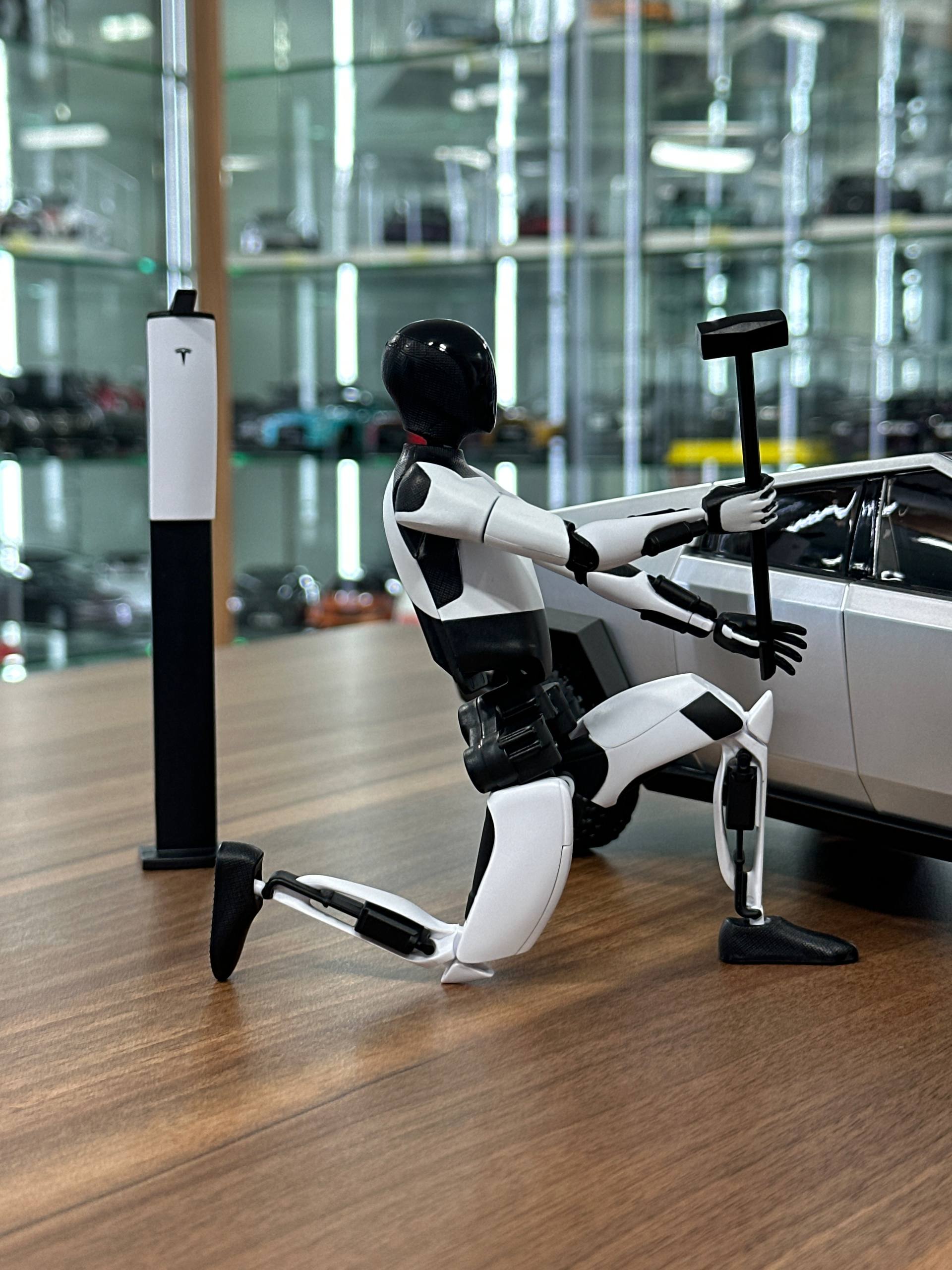 Tesla Bot Action Figure (White, 18 cm)