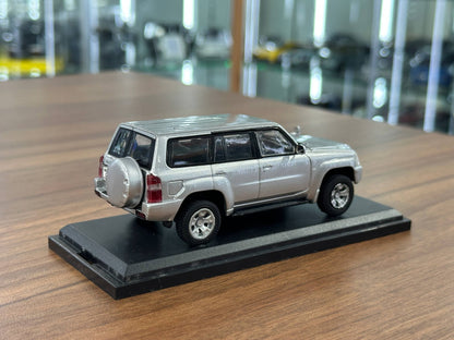 J‑Collection Nissan Patrol Y61 – Silver – 1:43 Diecast Model (without Box)