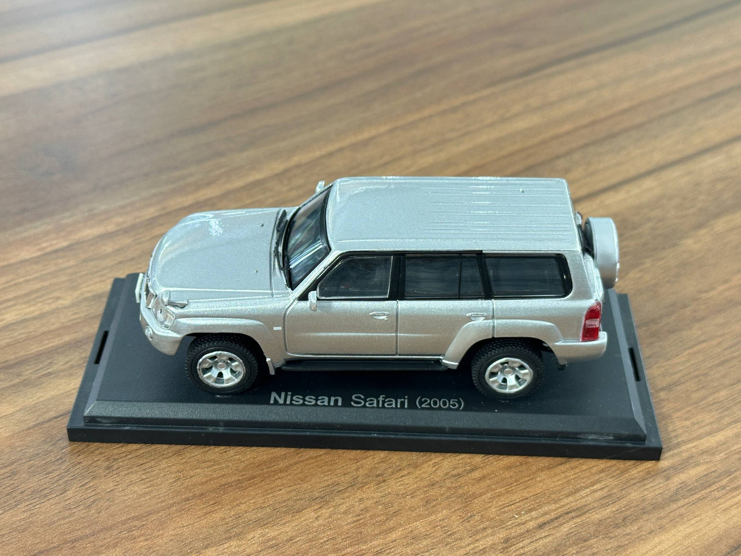 J‑Collection Nissan Patrol Y61 – Silver – 1:43 Diecast Model (without Box)