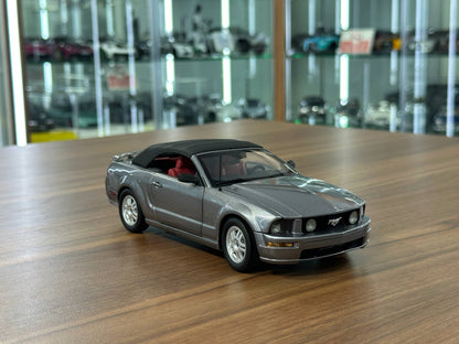 The Franklin Mint Ford Mustang Convertible 2007 – Smoke Grey – 1:24 Diecast Model (Full opening)