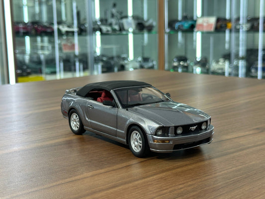 The Franklin Mint Ford Mustang Convertible 2007 – Smoke Grey – 1:24 Diecast Model (Full opening)