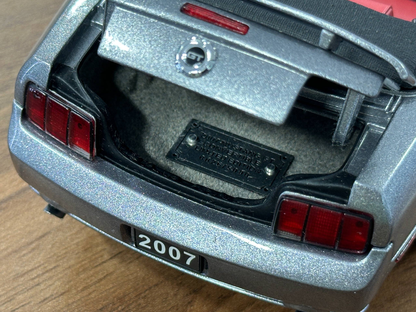 The Franklin Mint Ford Mustang Convertible 2007 – Smoke Grey – 1:24 Diecast Model (Full opening)