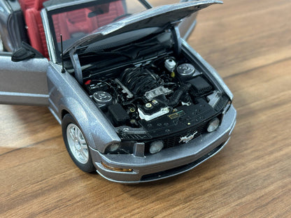 The Franklin Mint Ford Mustang Convertible 2007 – Smoke Grey – 1:24 Diecast Model (Full opening)