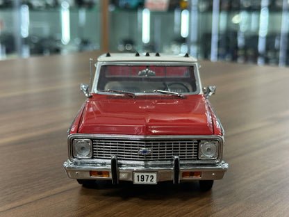 The Franklin Mint Chevrolet Cheyenne 1972 – Red and White – 1:24 Diecast Model (Full opening)