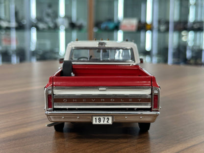 The Franklin Mint Chevrolet Cheyenne 1972 – Red and White – 1:24 Diecast Model (Full opening)