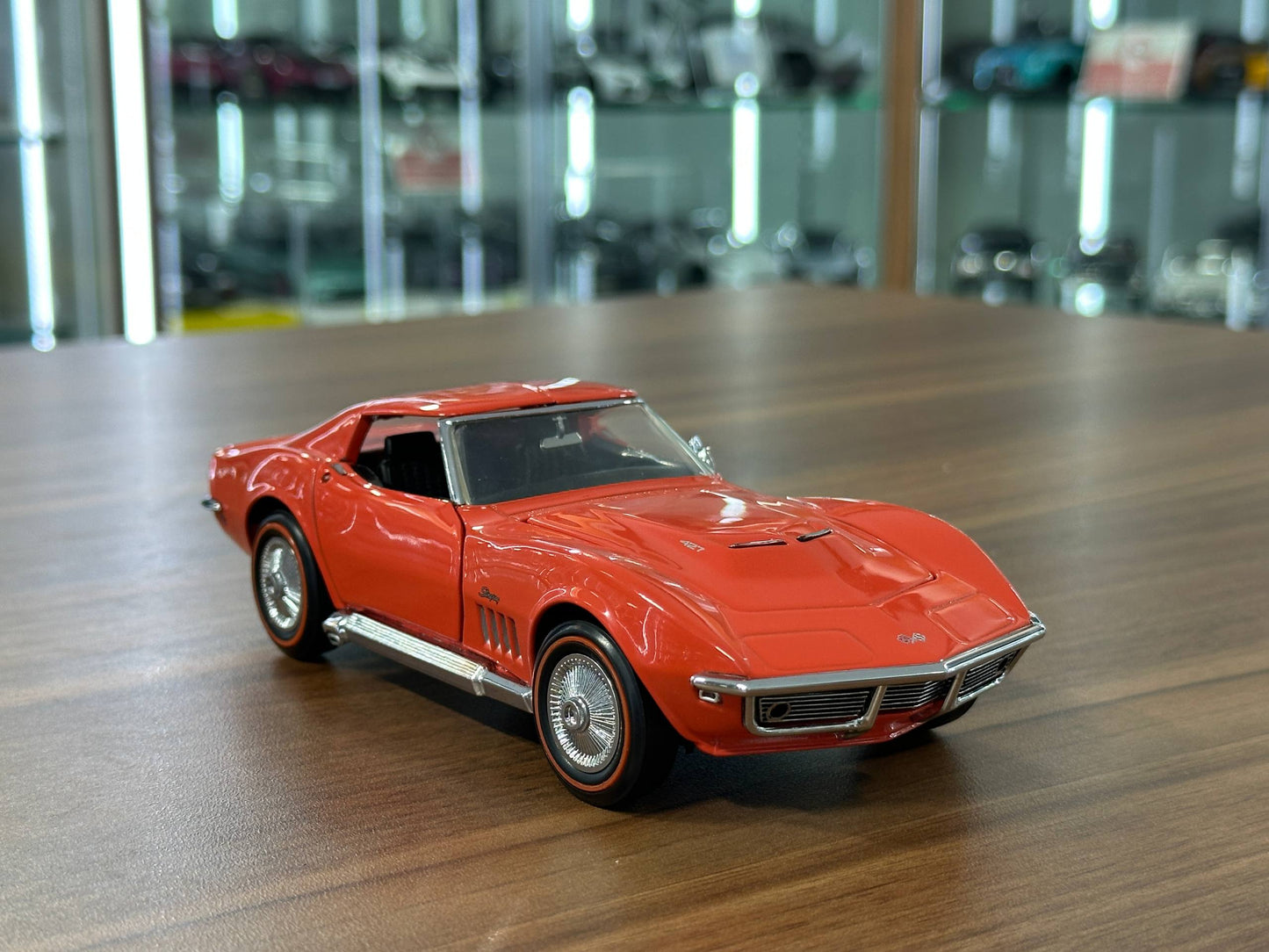 The Franklin Mint Chevrolet Corvette 1969 – Vermilion Red – 1:24 Diecast Model (Full opening)