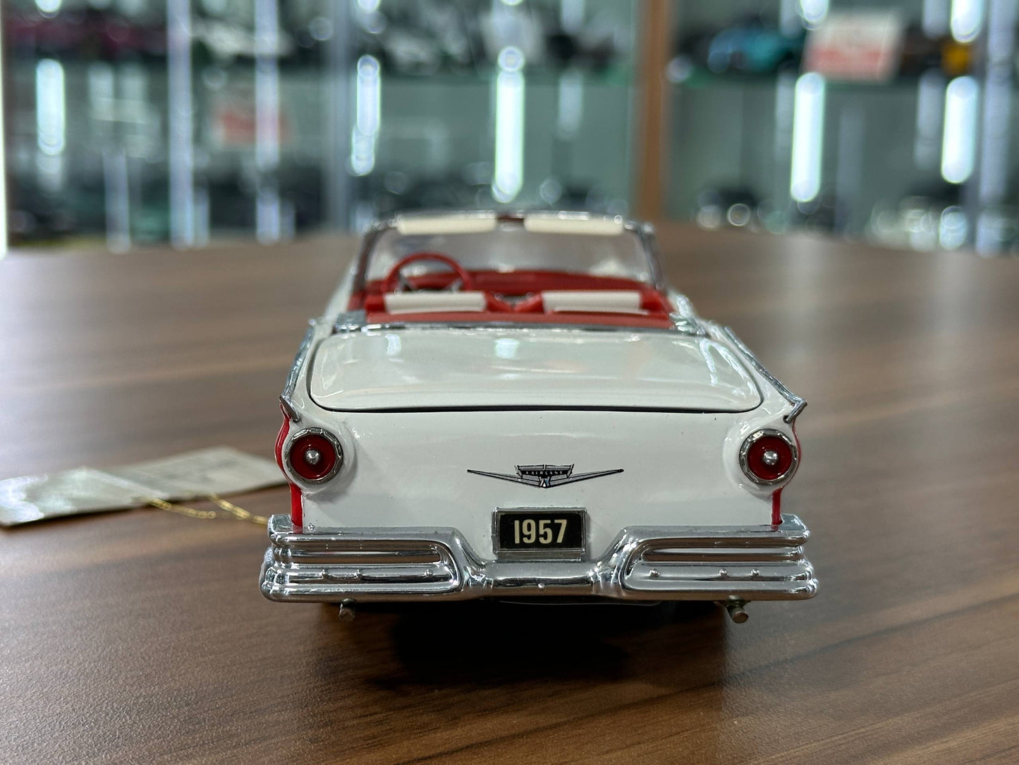 The Franklin Mint Ford Fairlane 500 Skyliner Convertible 1957 – Red and White – 1:24 Diecast Model (Full opening)