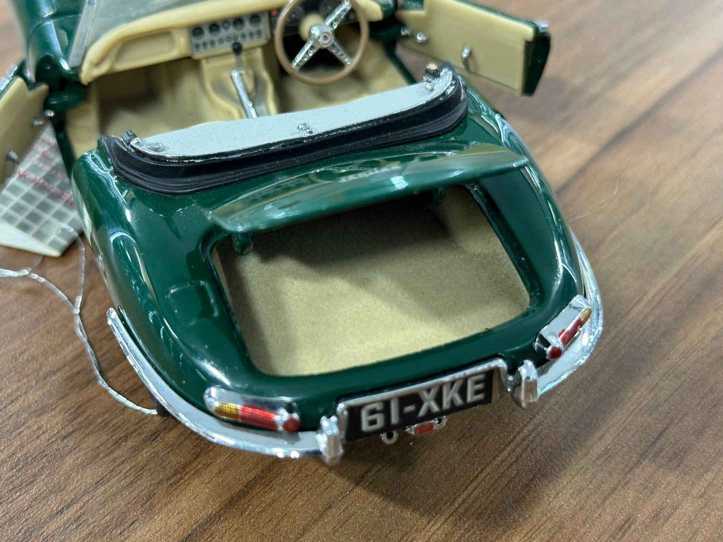 The Franklin Mint Jaguar E-Type 1961 – Dark Green – 1:24 Diecast Model (Full opening)