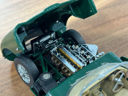 The Franklin Mint Jaguar E-Type 1961 – Dark Green – 1:24 Diecast Model (Full opening)
