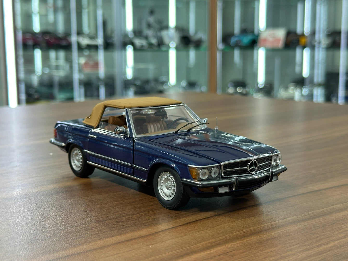 The Franklin Mint Mercedes-Benz SL 450 1973 – Blue – 1:24 Diecast Model (Full opening)