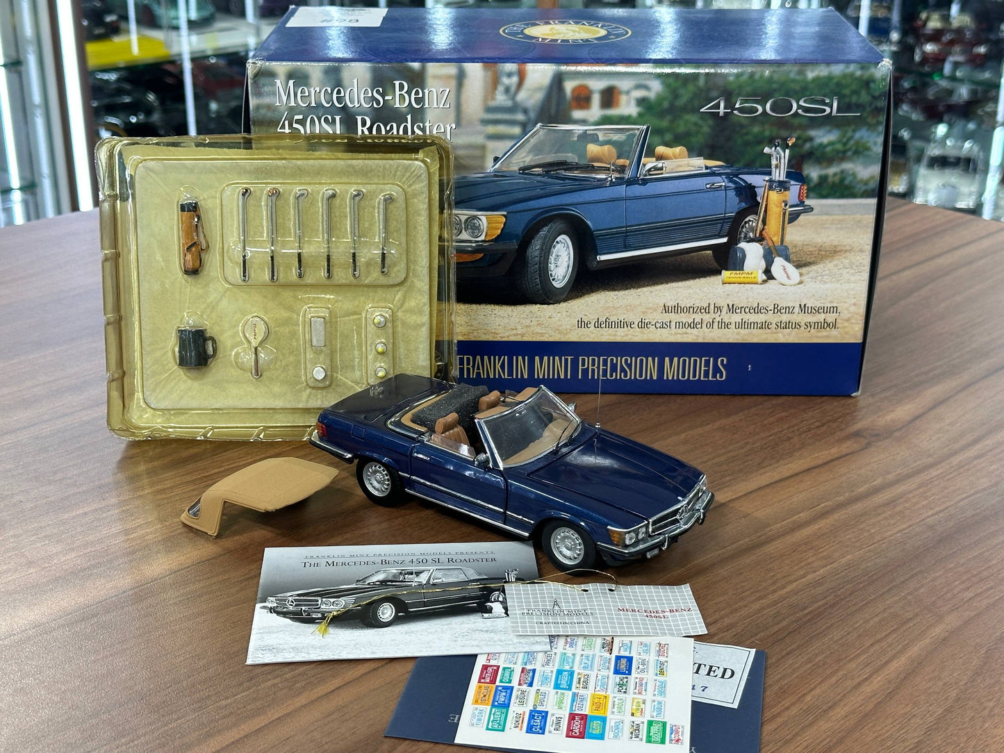 The Franklin Mint Mercedes-Benz SL 450 1973 – Blue – 1:24 Diecast Model (Full opening)