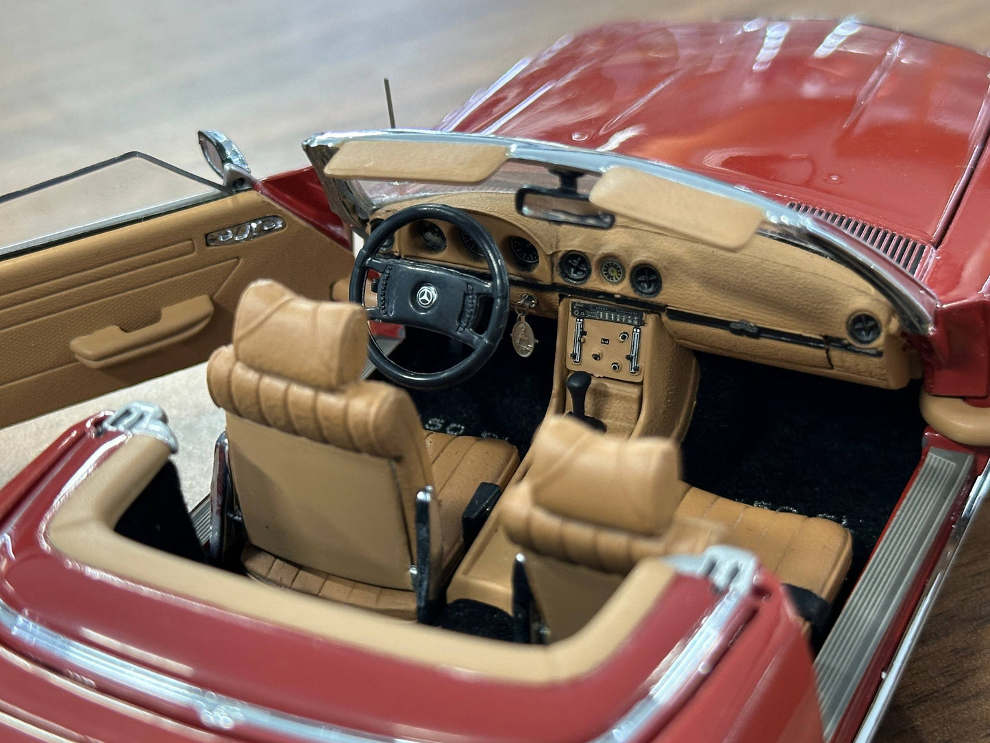 The Franklin Mint Mercedes-Benz SL 450 1973 – Brown – 1:24 Diecast Model (Full opening)
