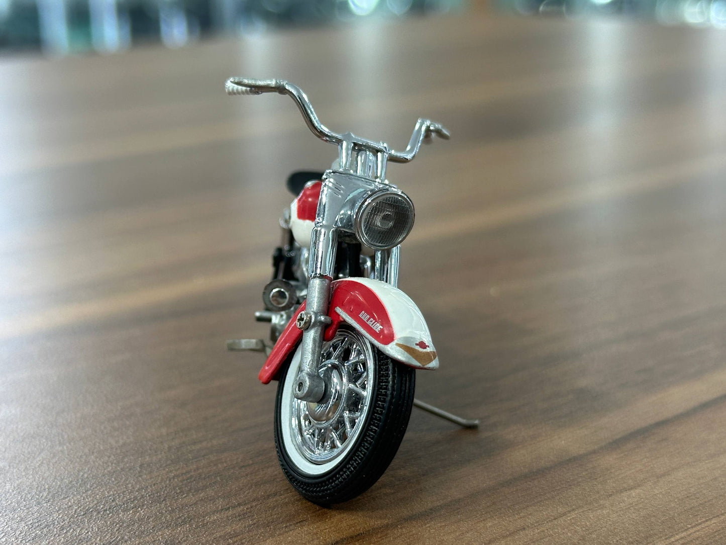 The Franklin Mint Harley Davidson Duo-Glide 1958 – Red and White – 1:24 Diecast Model (Full opening)