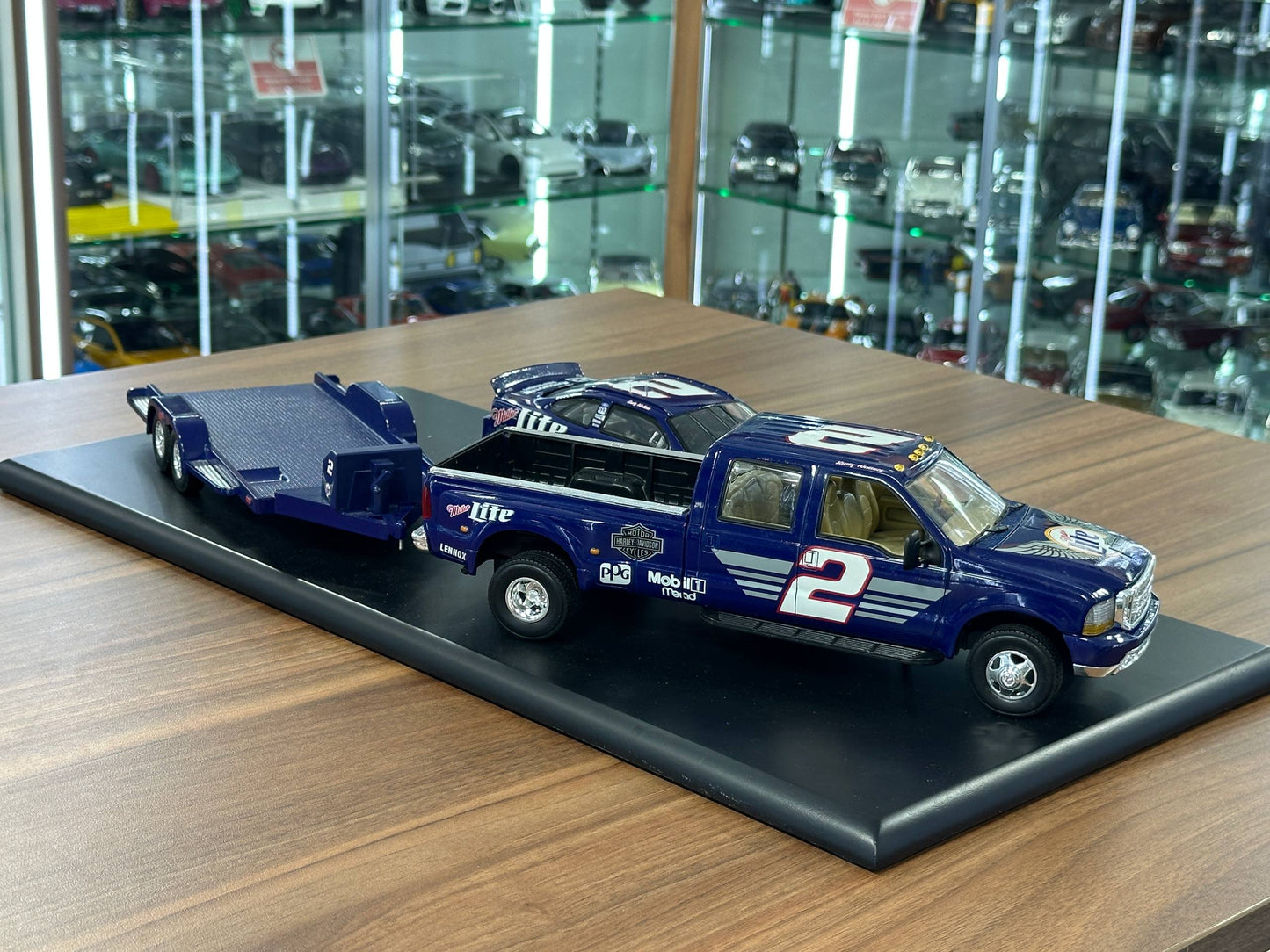 Brookfield Collectors Guild NASCAR Ford Taurus & Ford F‑350 Crew Cab 1998 – Racing Livery Crew Cab & Trailer #2 – 1:24 Diecast Model (Full Opening, Limited Edition)