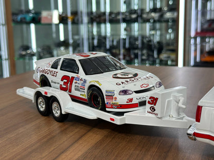 Brookfield Collectors Guild NASCAR Chevrolet Monte Carlo & Chevrolet Crew Cab 1995–1994 – Racing Livery Crew Cab & Trailer #31 – 1:24 Diecast Model (Full Opening, Limited Edition)