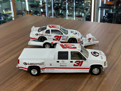 Brookfield Collectors Guild NASCAR Chevrolet Monte Carlo & Chevrolet Crew Cab 1995–1994 – Racing Livery Crew Cab & Trailer #31 – 1:24 Diecast Model (Full Opening, Limited Edition)