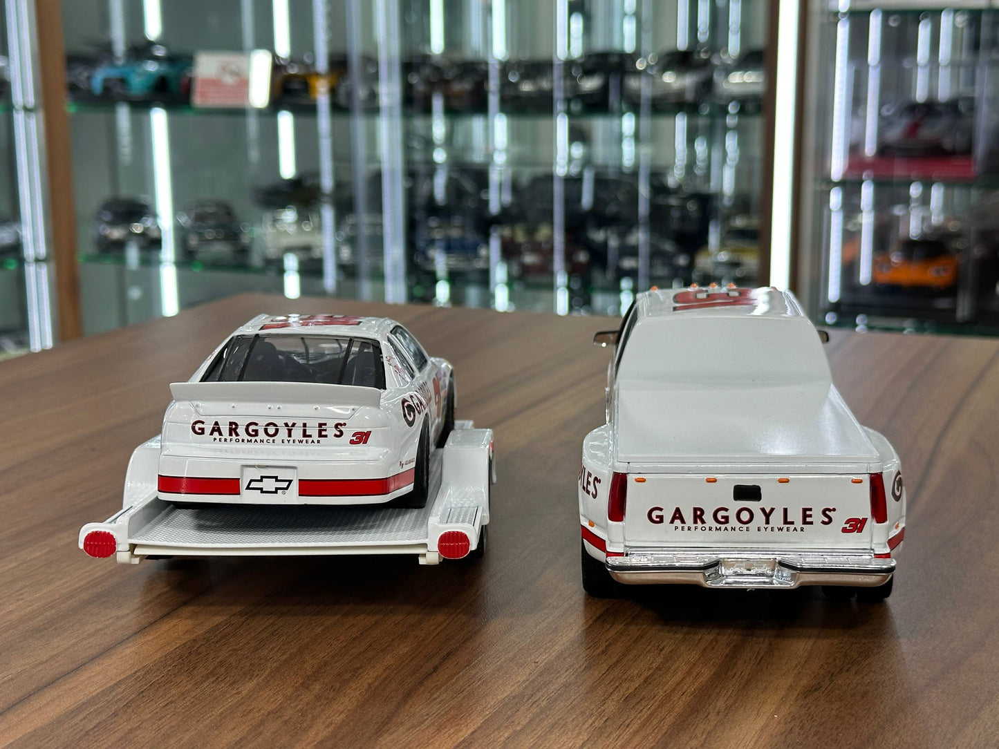 Brookfield Collectors Guild NASCAR Chevrolet Monte Carlo & Chevrolet Crew Cab 1995–1994 – Racing Livery Crew Cab & Trailer #31 – 1:24 Diecast Model (Full Opening, Limited Edition)