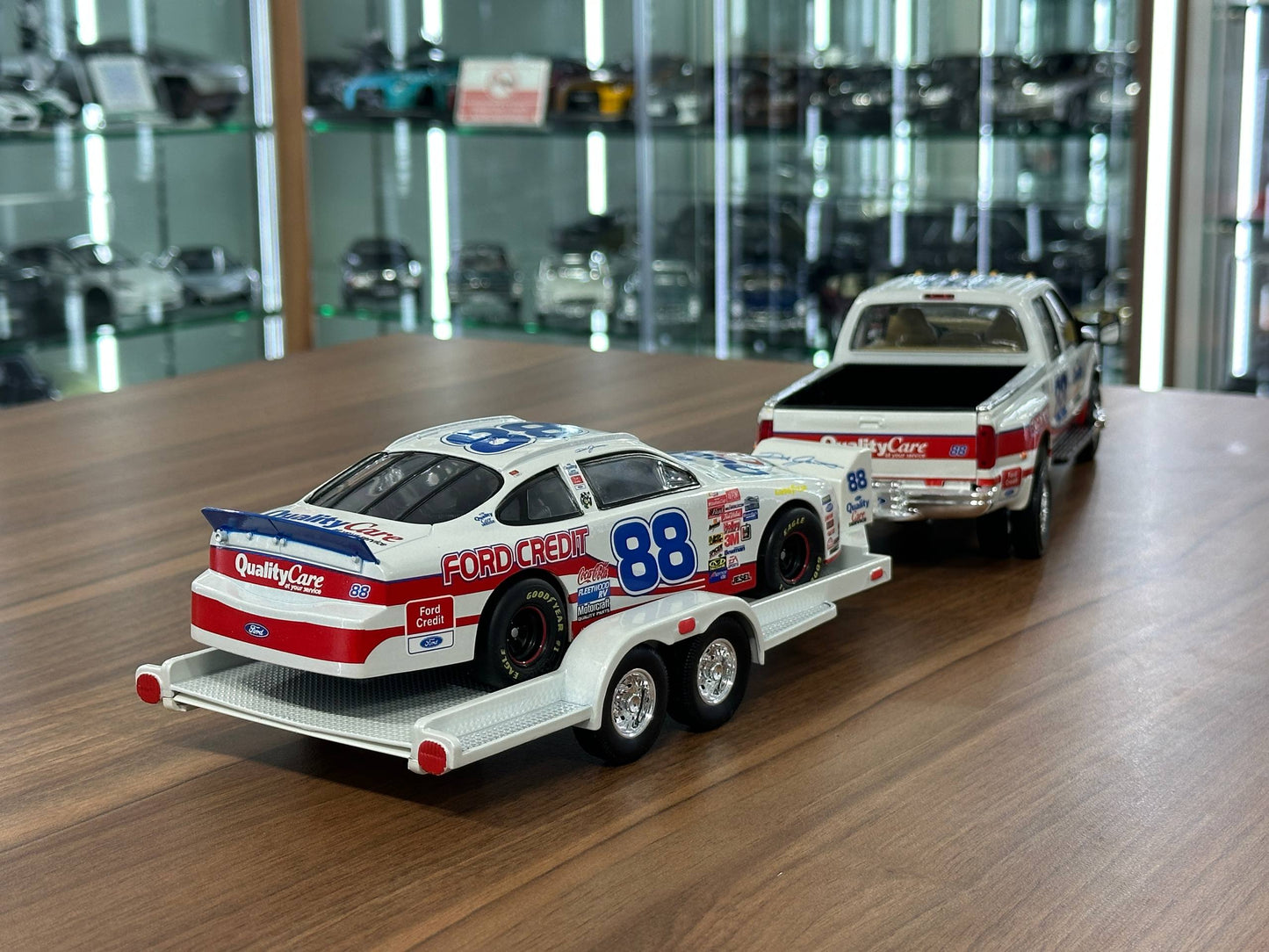 Brookfield Collectors Guild NASCAR Ford Taurus & Ford F‑350 Crew Cab 1998 – Racing Livery Crew Cab & Trailer #88 – 1:24 Diecast Model (Full Opening, Limited Edition)