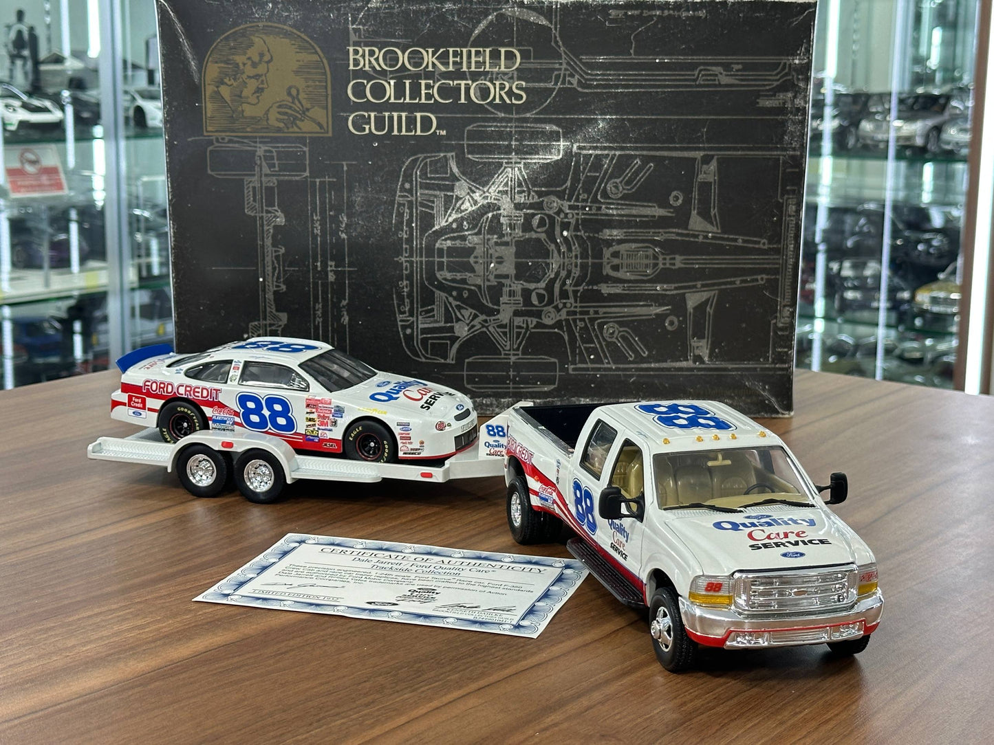 Brookfield Collectors Guild NASCAR Ford Taurus & Ford F‑350 Crew Cab 1998 – Racing Livery Crew Cab & Trailer #88 – 1:24 Diecast Model (Full Opening, Limited Edition)